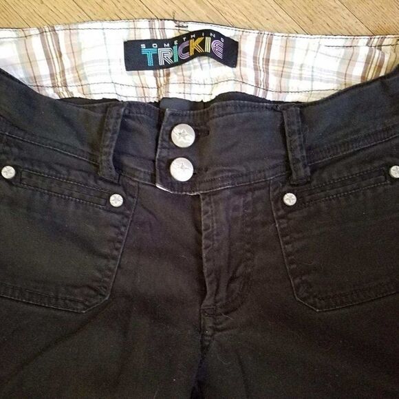 Something trickie black shorts size 7. 2 button - Picture 4 of 5